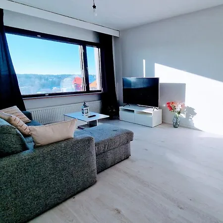 Sky High Living - Spacious With Panoramic View