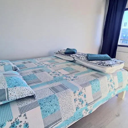 Sky High Living - Spacious With Panoramic View דירה